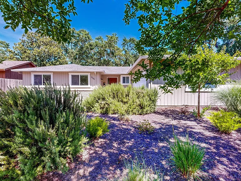 2146 Rivera Dr — Photo 3