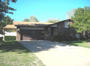 2307 Timber Creek Dr, Manhattan, KS 66502
