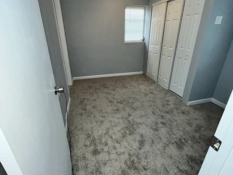 604 S Waldron Ave — Photo 10