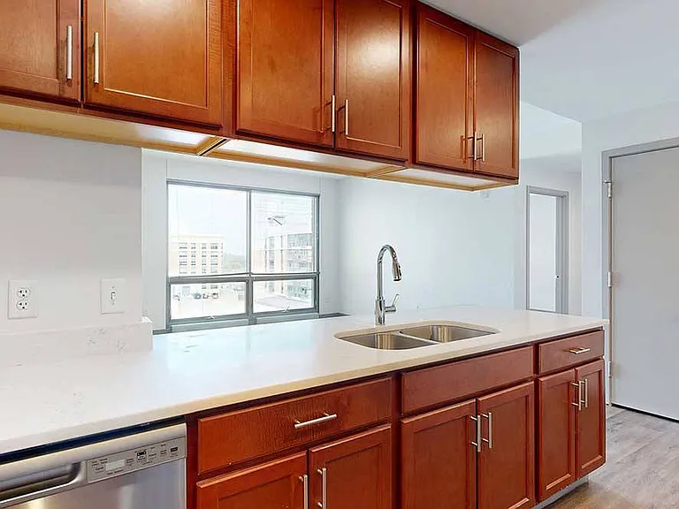 Midtown Crossing Apartments — Photo 81