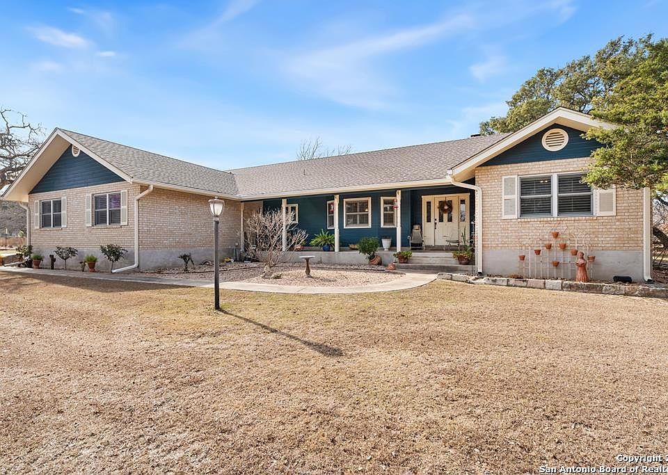 1st image of 894 SOUTHWOODS DR.