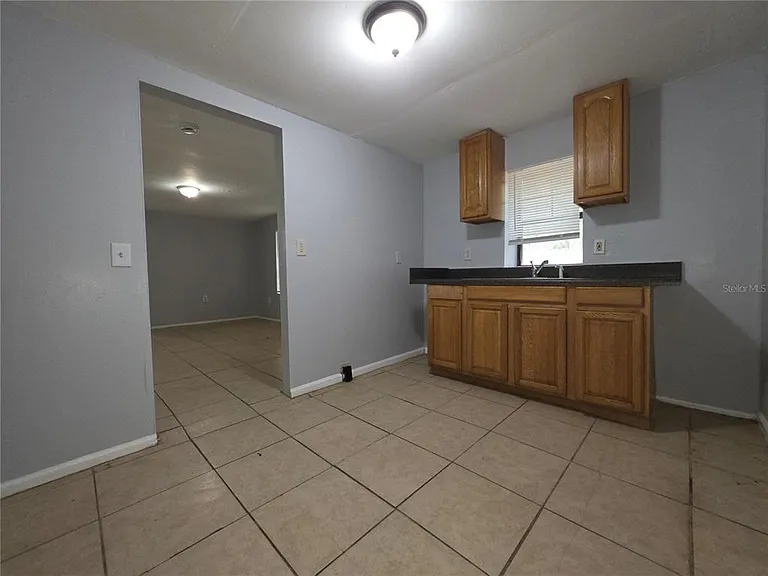 502 SE 9th St — Photo 4
