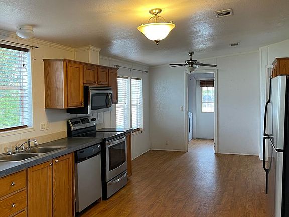 4th image of 572 W Lemon St