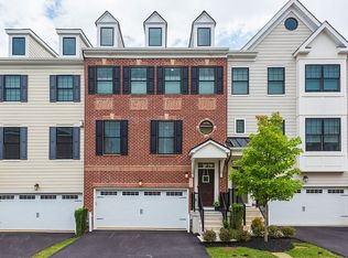 52 Parkview Cir, Wayne, PA 19087