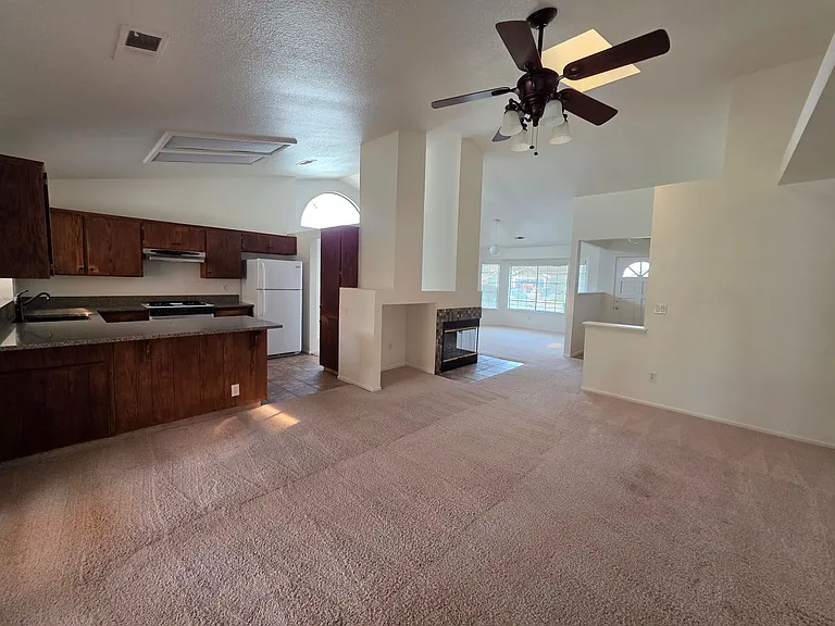 4905 W Hemlock Ave — Photo 4