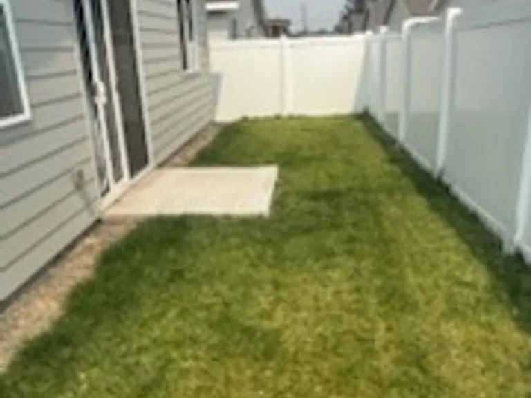 670 Tinley St — Photo 3