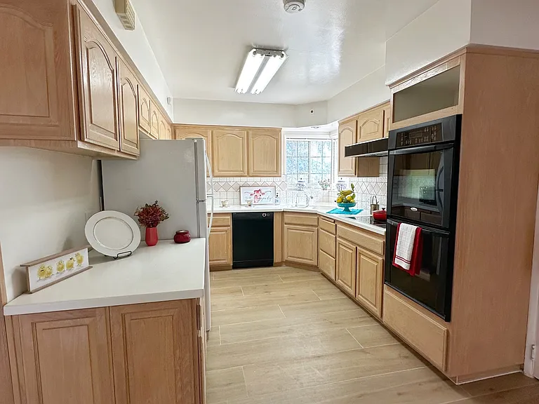 13218 McKinley Ave — Photo 4