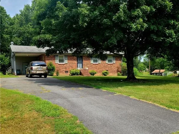 6010 Brussels Ct, Walkertown, NC 27051