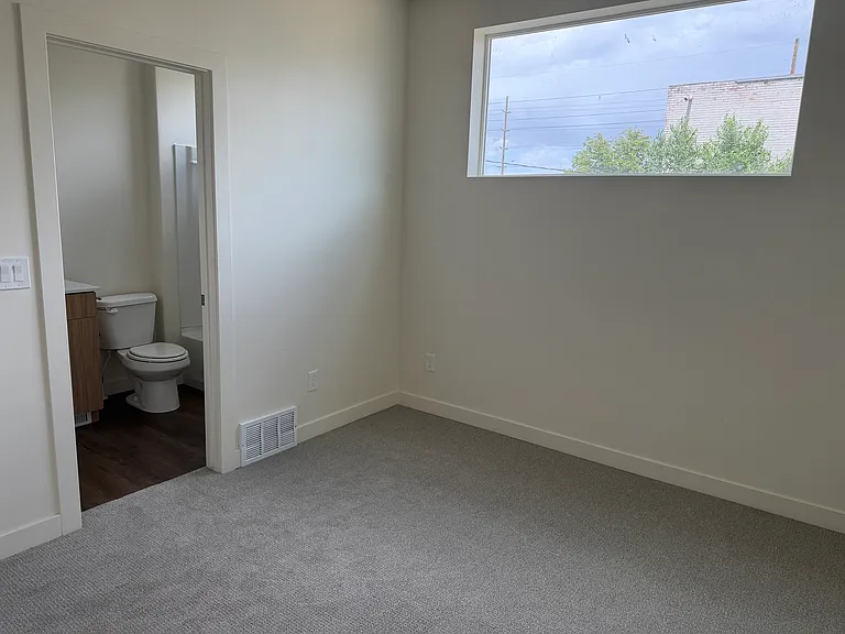 922 W Euclid Ave — Photo 5