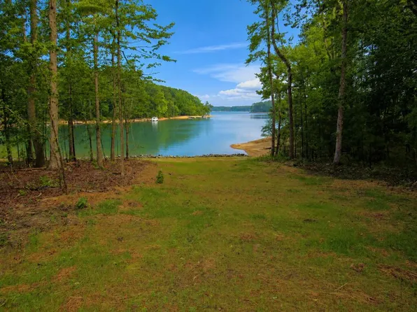145 Shoreline Dr, Manson, NC 27553