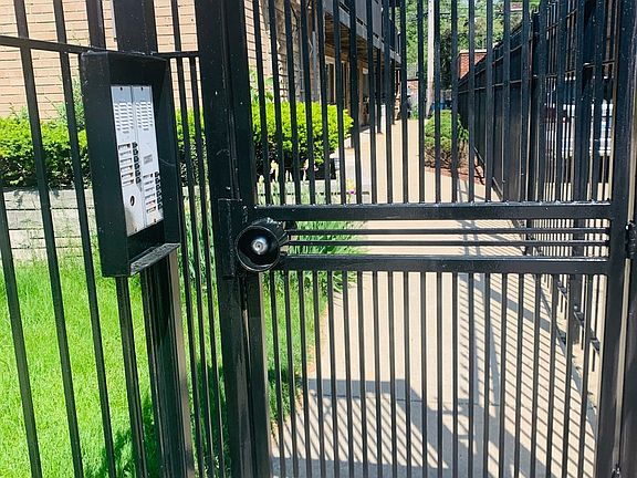 3rd image of 6947 S Jeffery Blvd APT 2F