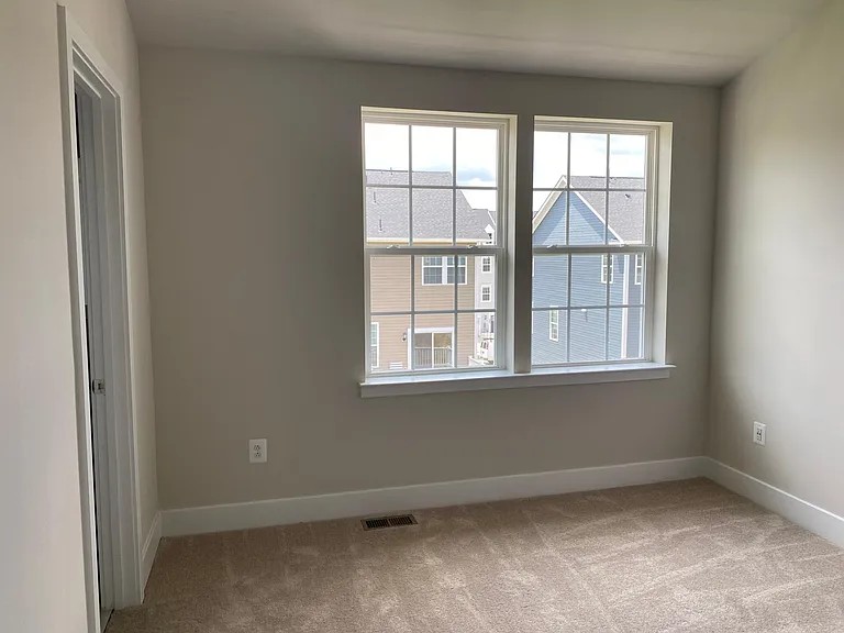 2106 Devine Rd — Photo 8