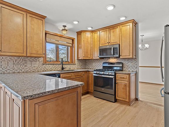 3rd image of 10861 35th AVENUE