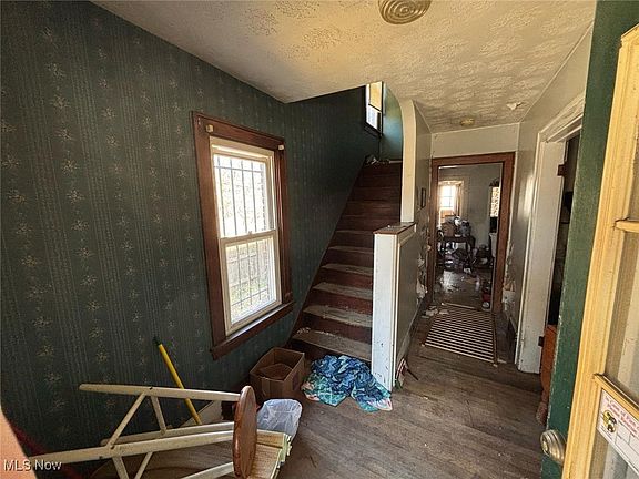 4th image of 2212 Mahoning Ave NW