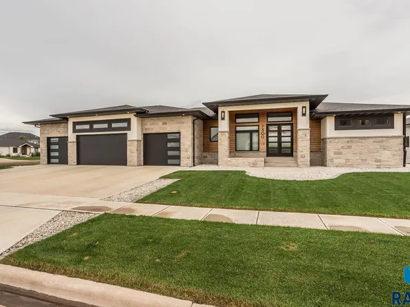 7300 E Gray Eagle Cir, Sioux Falls, SD 57110