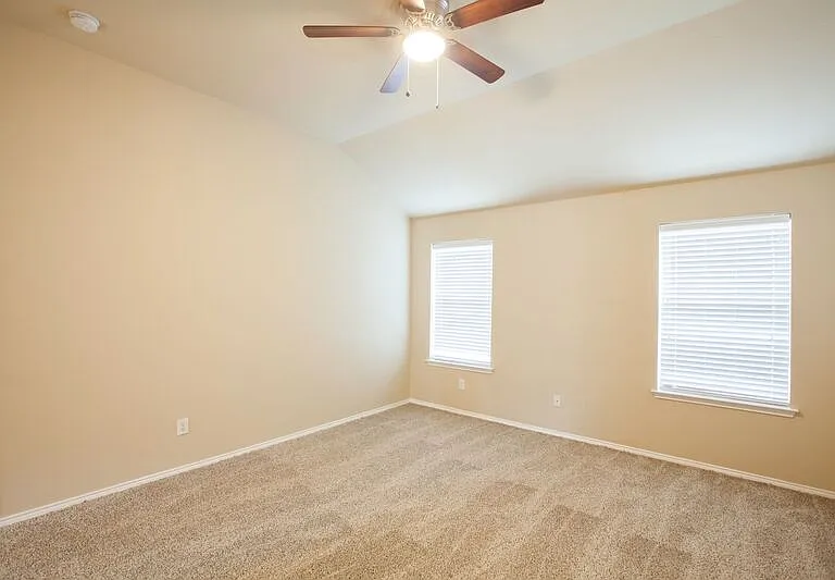 709 Alder Dr — Photo 31