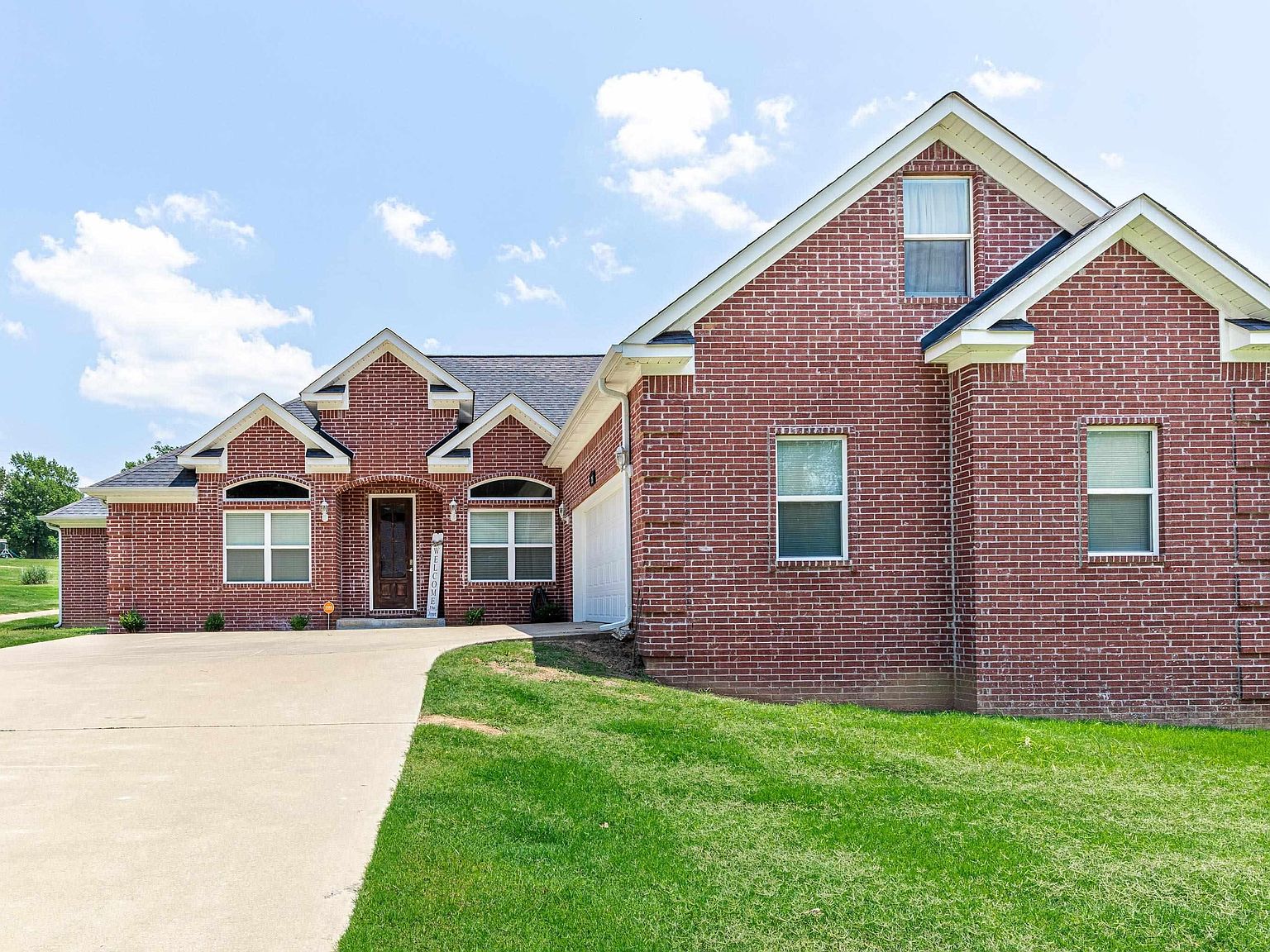 121 Silver Springs Dr