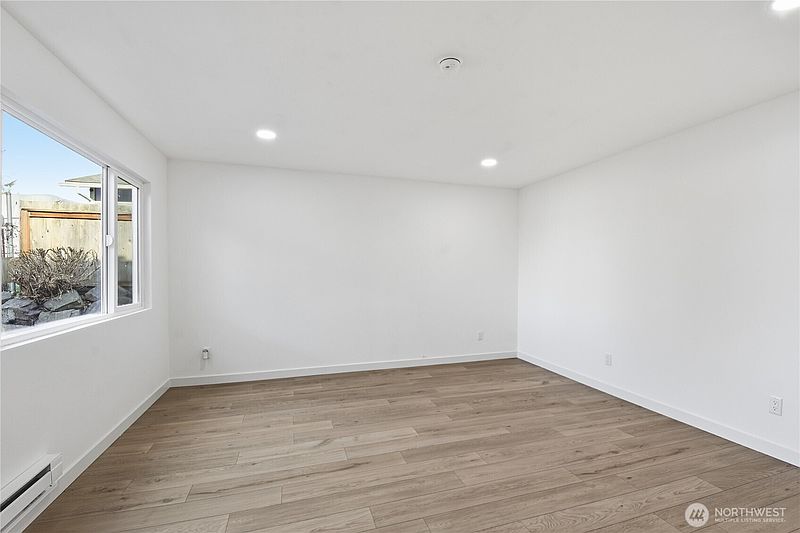 5th image of 8520 9th PL NE