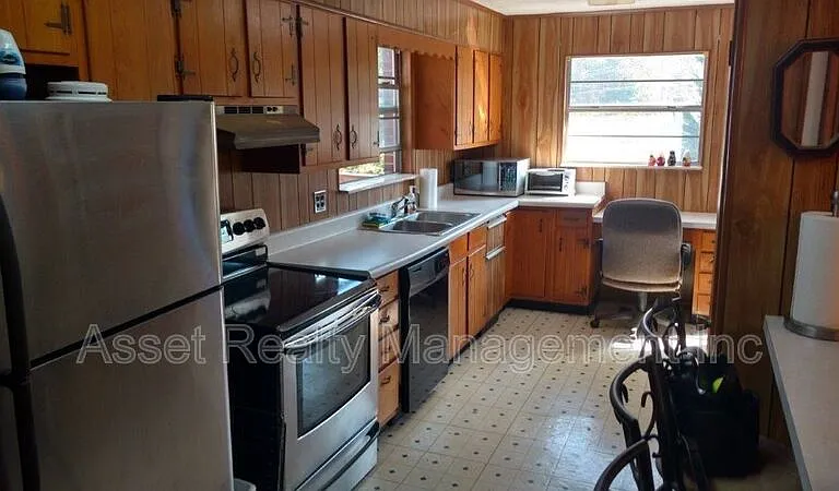 102 Eastwood Dr #1 — Photo 4