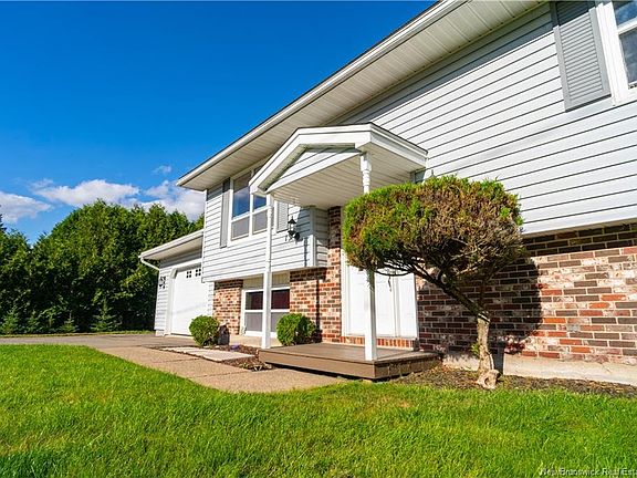 4th image of 13 Jasper Dr