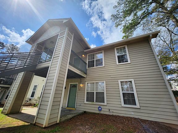 2nd image of 1100 Green Tree Ct #A