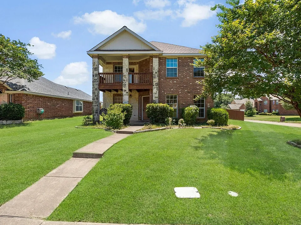 1100 Camelot Dr