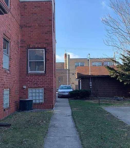 221 E Highland St — Photo 9