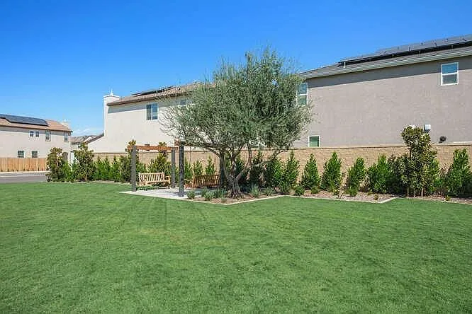 3 bed, 1651 sqft, $2,500 — Photo 4