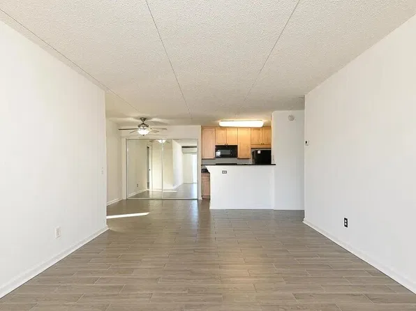 75 S Reynolds St APT 102, Alexandria, VA 22304