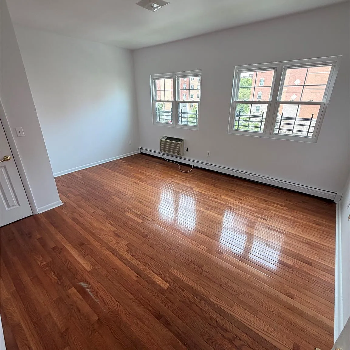 3 bed, 2.0 bath, 1050 sqft, $2,900 — Photo 1