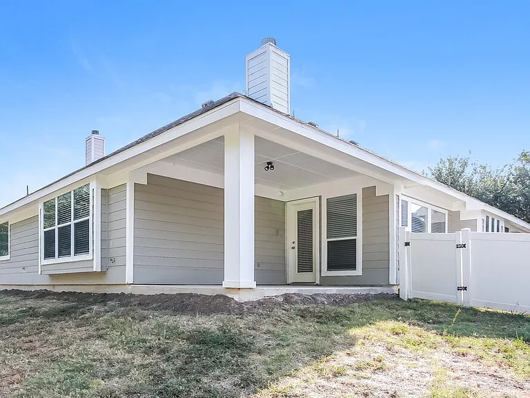 240 Creekview Dr — Photo 16