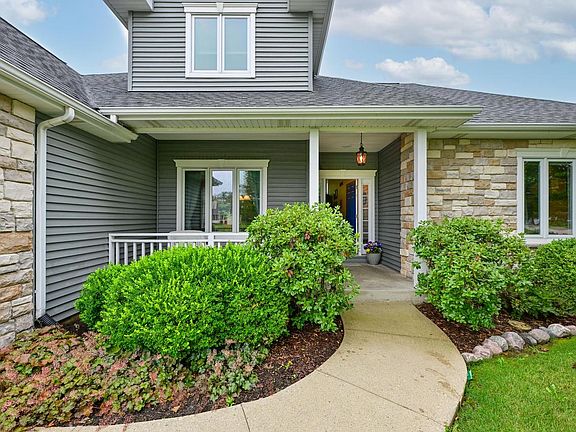 4th image of 403 Maple LANE