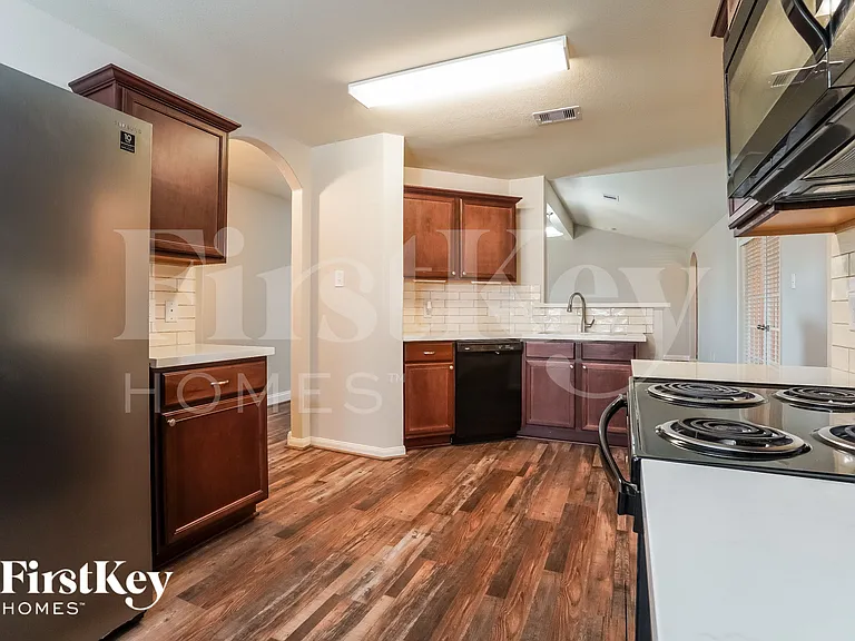 1001 Walnut Ln — Photo 4