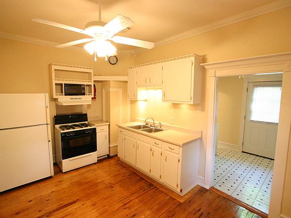 Large eat in kitchen