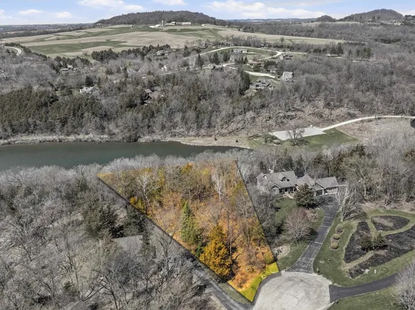 32 Bayward Dr, Galena, IL 61036