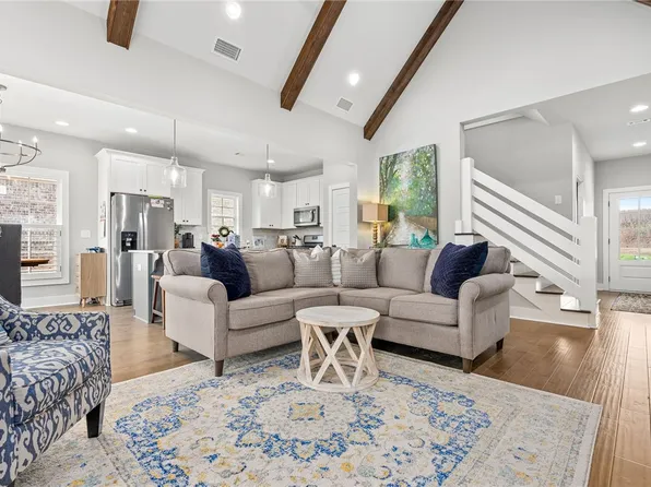 2027 Hidden Lakes Dr, Opelika, AL 36801