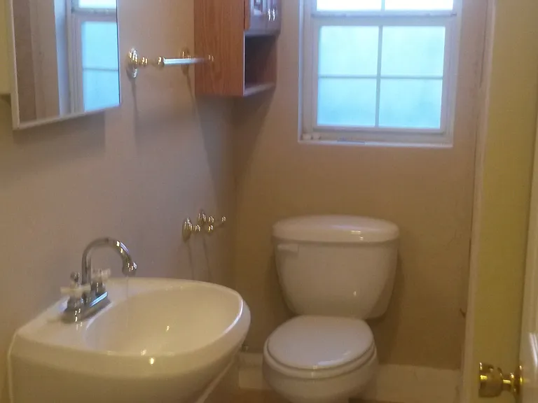 1416 NE 9th St #1 — Photo 2