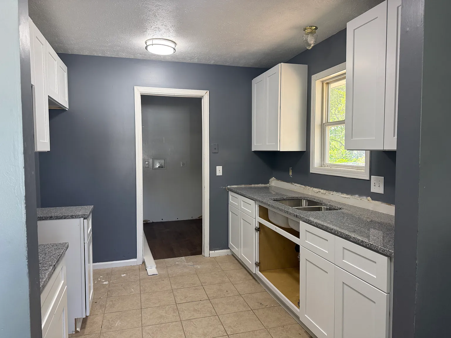3 bed, 1120 sqft, $1,450 — Photo 2