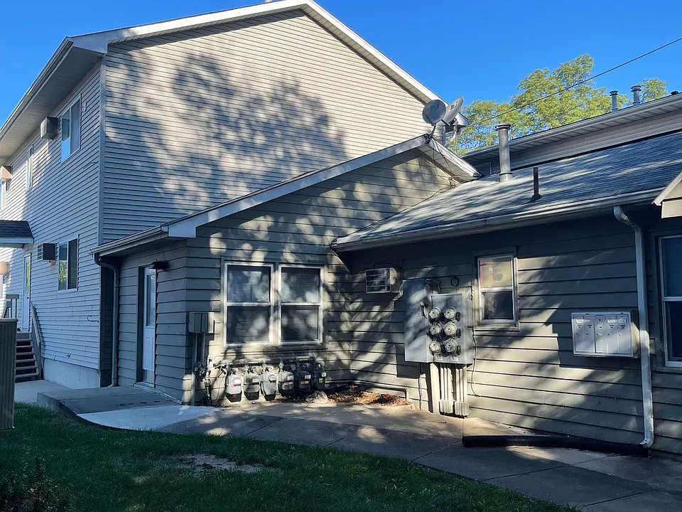 429 S Van Buren St #5