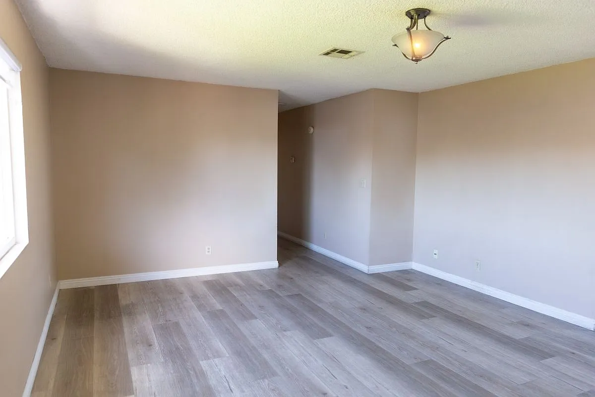 3 bed, 2.0 bath, 1233 sqft, $3,500 — Photo 2