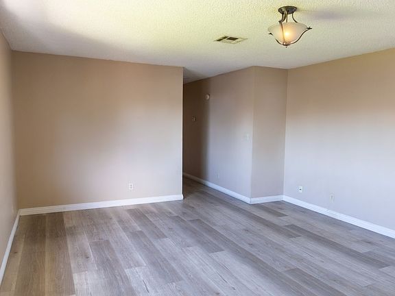 2nd image of 220 N 6th St
