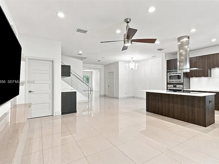 3237 NE 5th St — Photo 21