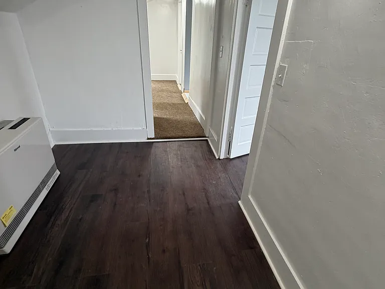 105 E 4th St #4 — Photo 14