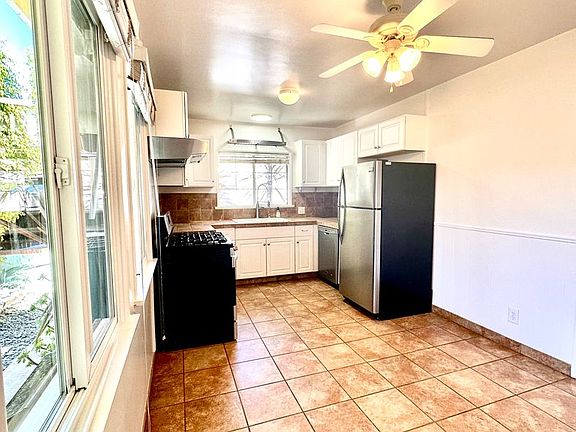 3rd image of 1030 Duncan Pl