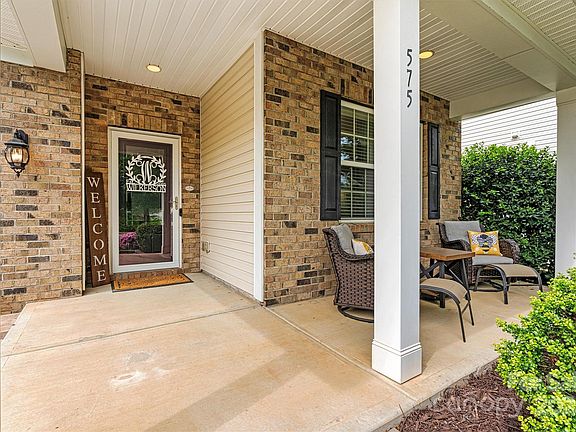 5th image of 575 Marthas View Dr NW