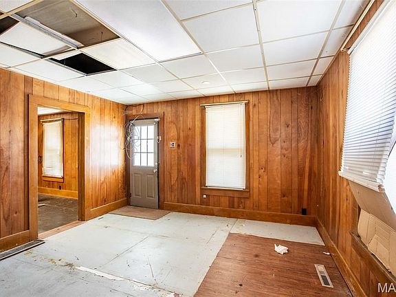 4th image of 114 N West St
