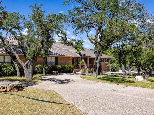 304 Spring Mill Dr, Kerrville, TX 78028