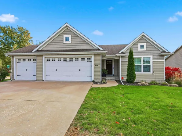 5767 Evergreen Pl, Bettendorf, IA 52722