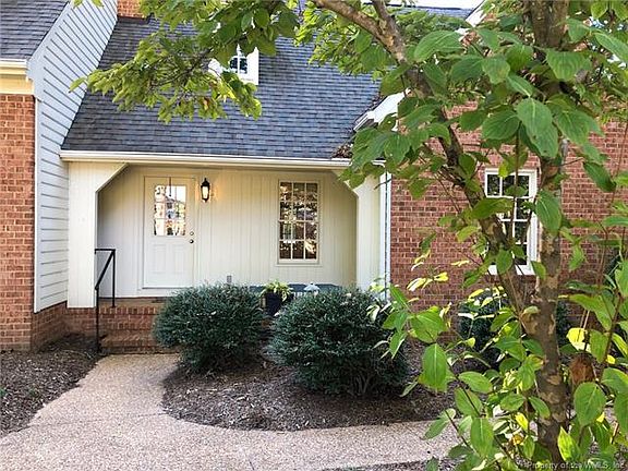 4th image of 10 Higginson Ct