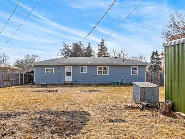 314 Adams St, Hills, IA 52235